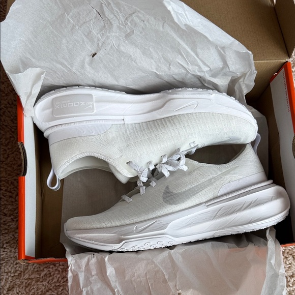 New with box Nike Women’s ZoomX Invincible 3 'White Photon Dust' - Picture 6 of 6